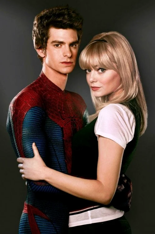 Andrew Garfield şi Emma Stone