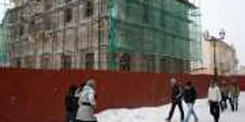 Una dintre clădirile din centrul vechi la care s-a început reabilitarea va fi gata în vara aceasta