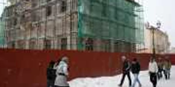 Una dintre clădirile din centrul vechi la care s-a început reabilitarea va fi gata în vara aceasta