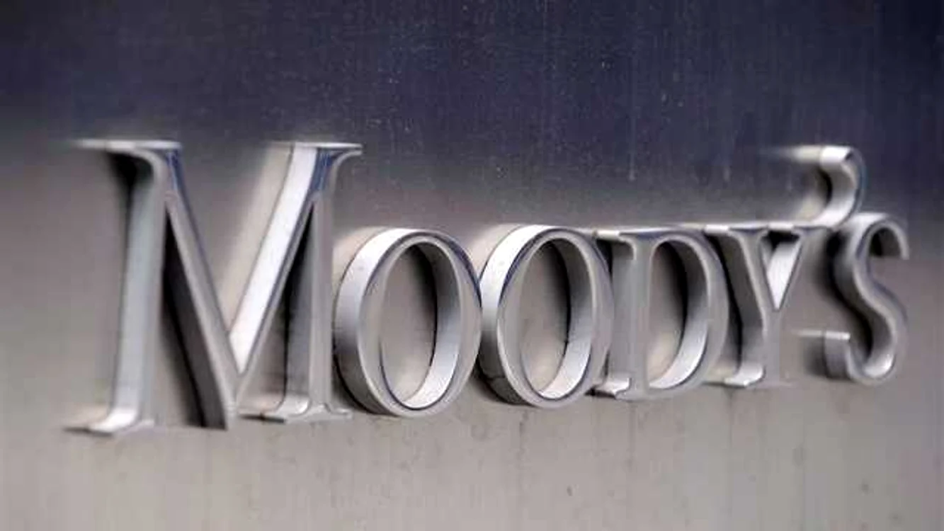 Moody's afirmă că situaţia este complicată de politic