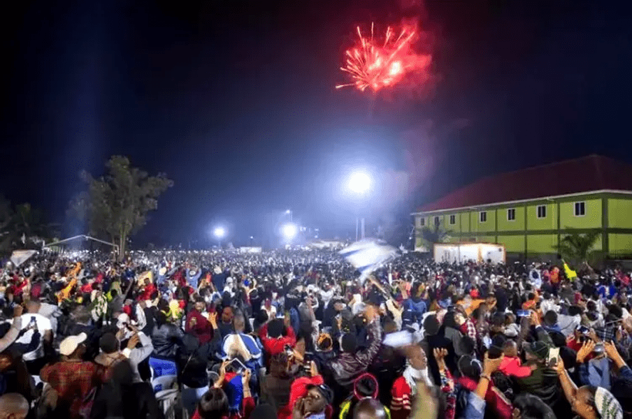 Au murit sufocați după ce s-au înghesuit să vadă focul de artificii în capitala Ugandei