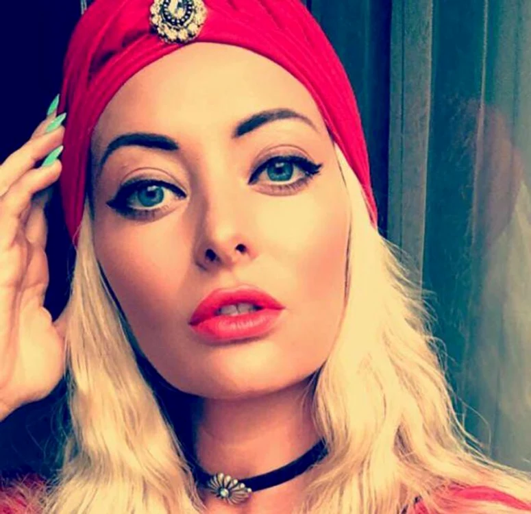 
    Delia deschide concertul Rihannei la BucureștiFoto: arhivă personală  