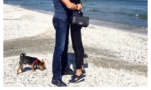Cristian și Laura, sărut pasional pe plaja din Năvodari jpeg