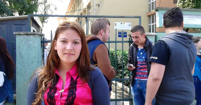 Ana Szekely şi-a dat azi BAC-ul la Matematică, profil tehnologic FOTO: Florina Pop