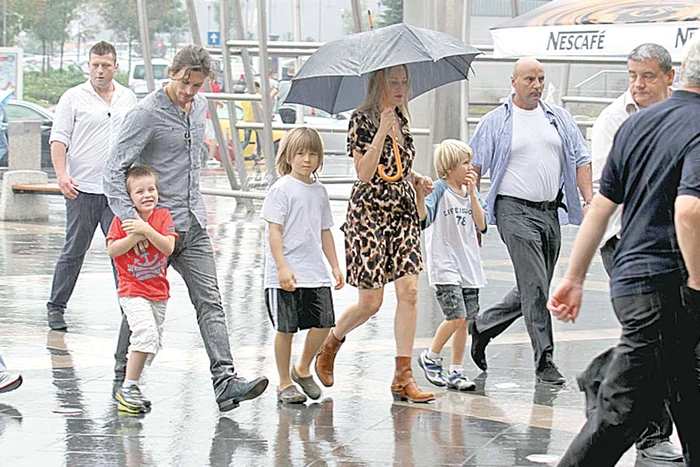 Actriţa vrea să trăiască pentru cei 3 fii ai ei, Laird (7 ani), Roan (12 ani), Quinn (4 anişori), pe care i-a adoptat şi pentru iubitul ei Martin