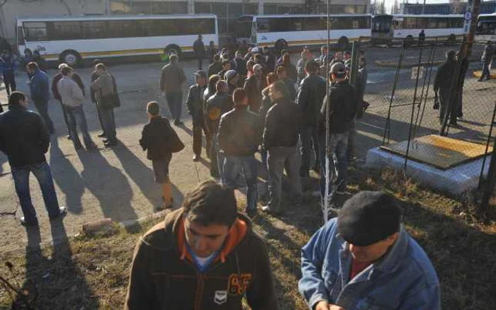 Angajaţii RATB au protestat şi în stradă