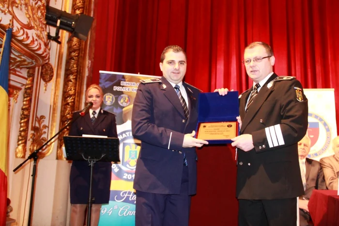 Agentul şef adjunct Nicuşor Ştefan a primit titlul de politistul anului 2015 Foto-Claudia Bonchis