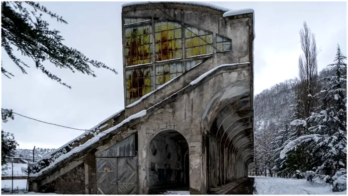 Stadionul care pare să fie în paragină / FOTO: arhitectonictravels.com