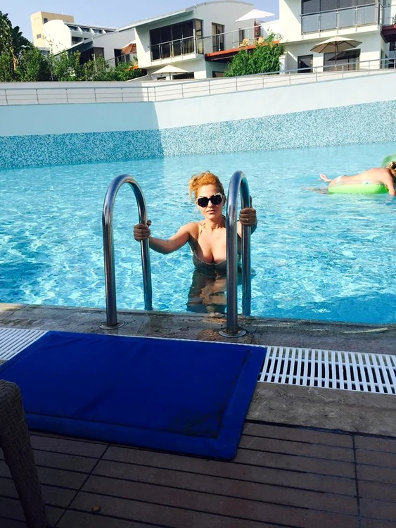 Oana Turcu piscina jpeg