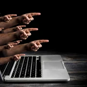 Cyberbullying bullying online FOTO Shutterstock