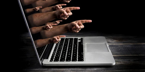 Cyberbullying bullying online FOTO Shutterstock