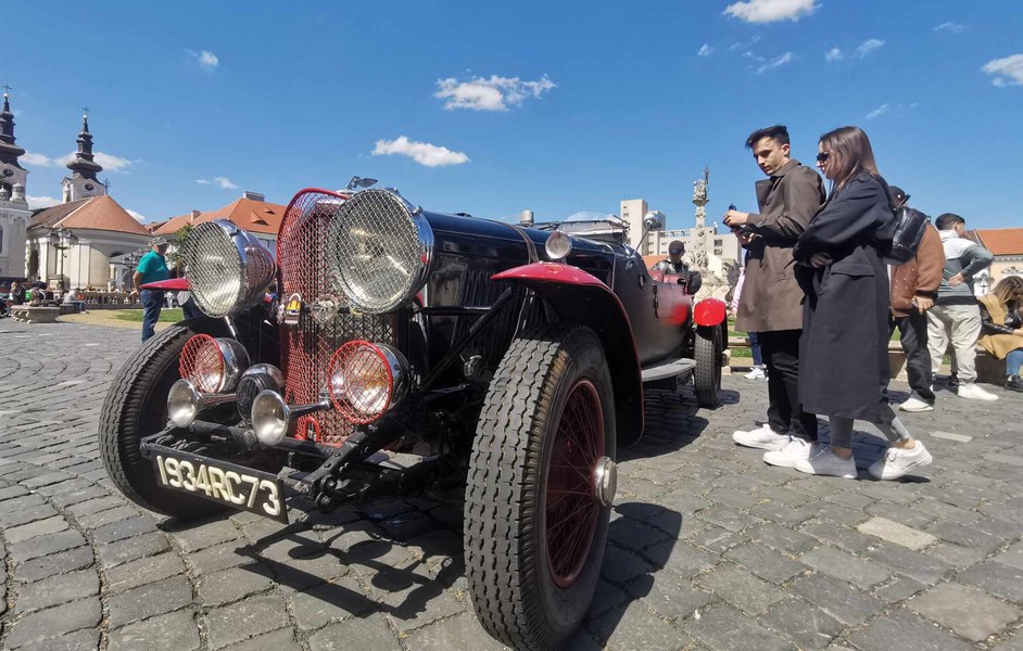 Un Bentley de o sută de ani, bijuteria pe patru roți care atrage toate privirile în Timișoara FOTO VIDEO