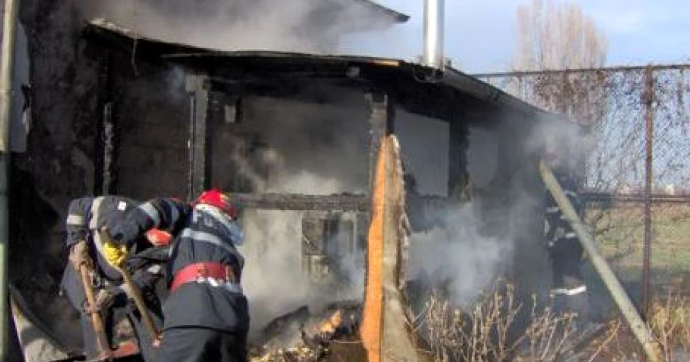 Pompierii au reuşit sa stingă incendiul