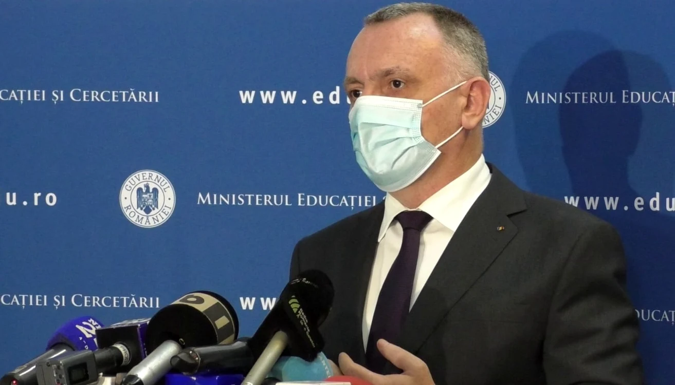 
    Sorin Cîmpeanu, ministrul Educațieifoto: Facebook  