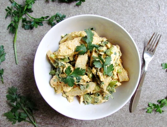 salata picanta cu piept de pui si telina jpeg