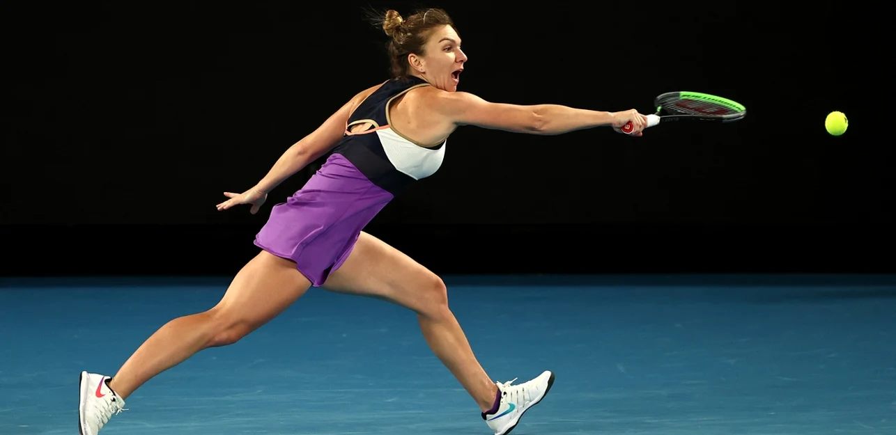 Simona Halep încearcă marea cu degetul la TAS. Foto Getty images