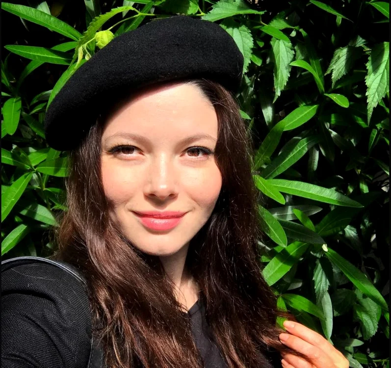 
    Natalia, fetiţa Ancăi Lungu, are ce admira de la balconFoto: arhivă personală  