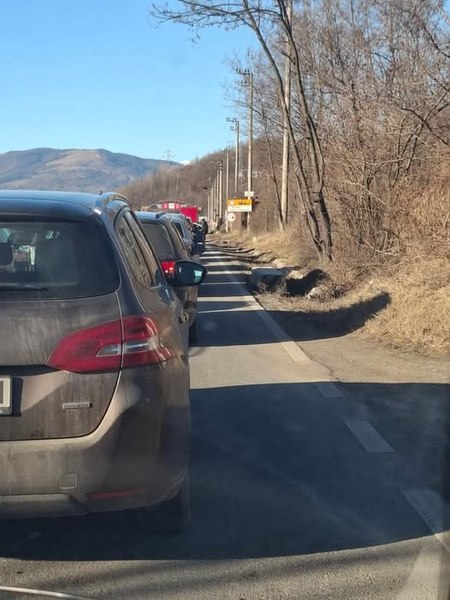Trafic intens pe mai multe șosele din țară. Rute alternative pentru Valea Prahovei recomandate de autorități 