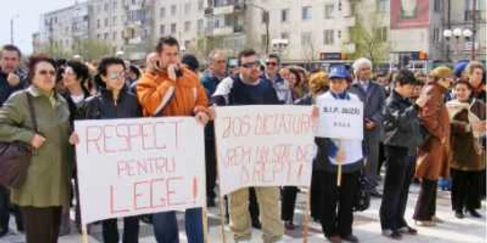 Cadrele didactice au protestat şi ieri în centrul municipiului Buzău