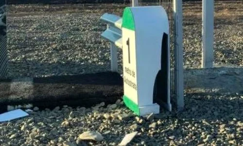 autostrada de un metru de pe raza satului cumparatura  foto adevarul jpeg