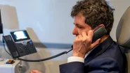 Nicușor Dan la telefon FOTO Facebook 