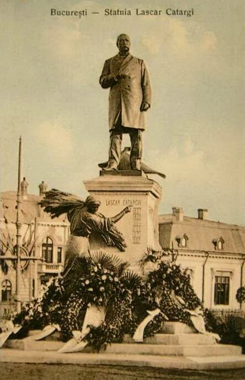 Statuia lui Lascăr Catargiu FOTO Arhivă