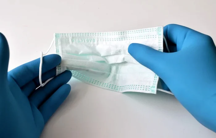 O universitate din Japonia a descoperit o metodă de a vedea coronavirusul direct pe masca de protecțieFoto: Pixabay