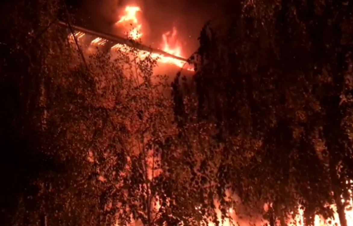 Un incendiu puternic a izbucnit la un hotel din Timişoarafoto: captură
