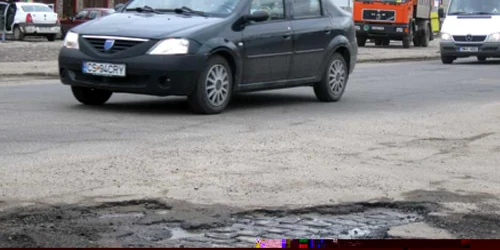 Craterele din şosele nu mai miră pe nimeni