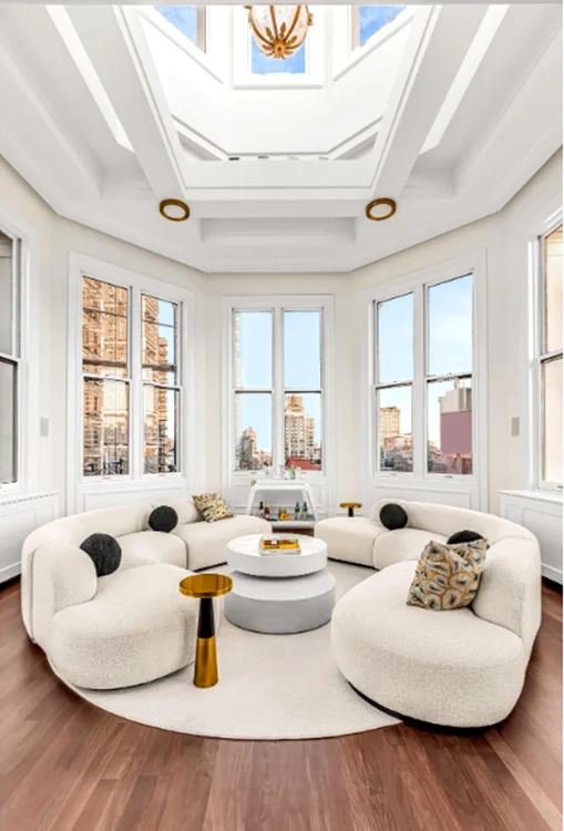 Penthouse-ul cu cupolă aurită din New York, scos la vânzare. Foto: Eitan Gamliely for Sothebys