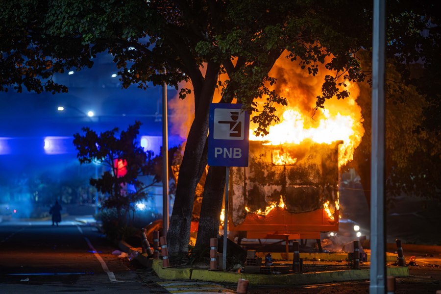 Cel puțin 11 civili au murit în timp ce protestele continuă în Venezuela. Plecarea lui Maduro de la putere este inevitabilă, transmite lidera opoziției
