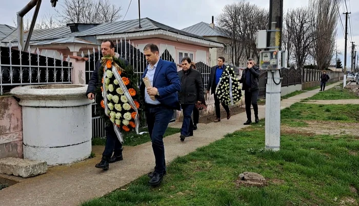 Conducerea CFR, flori pentru colega moartă în accidentul din Gara Galaţi FOTO: Arhivă Personală