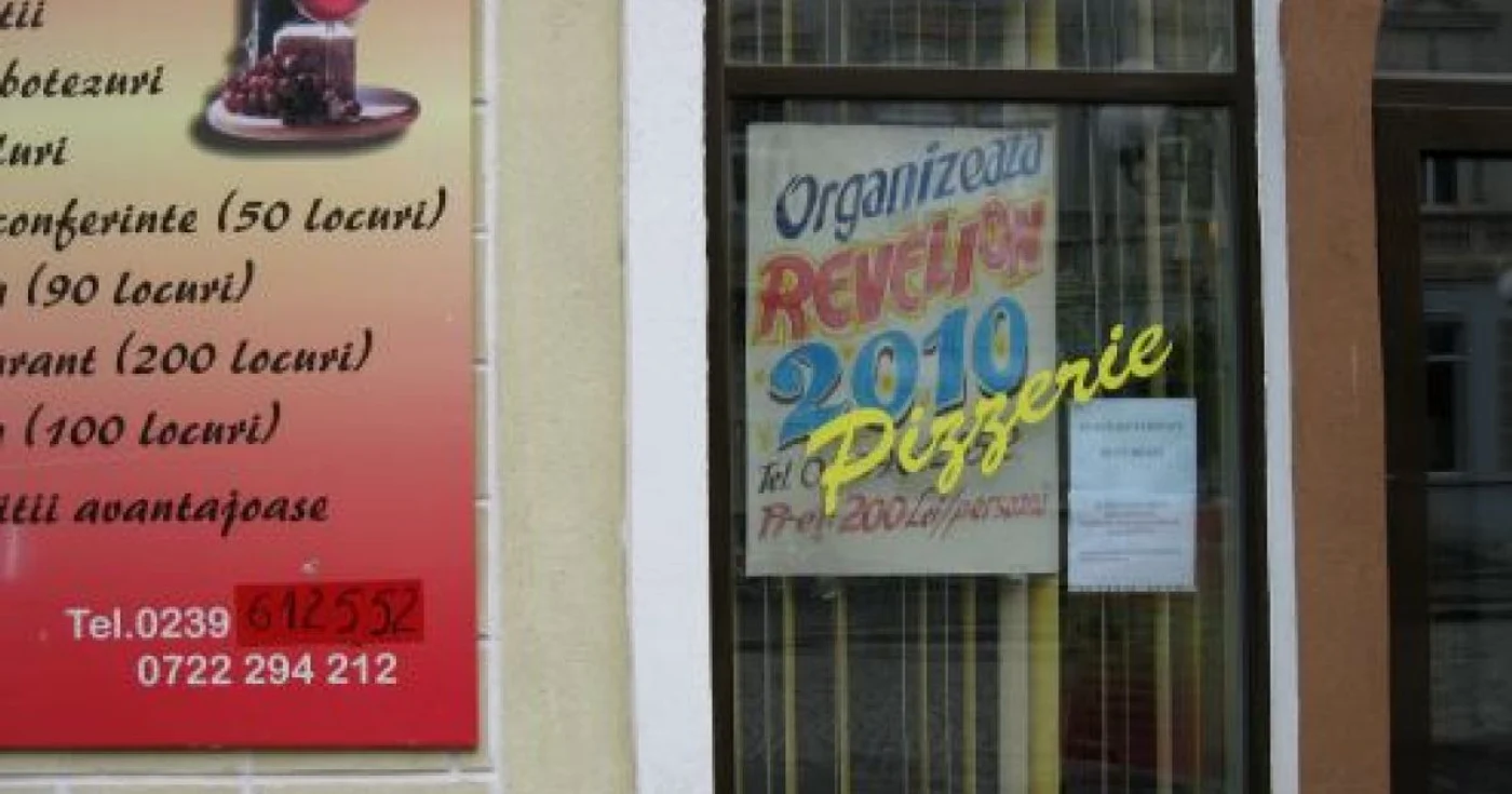 Oferta de anul nou este pusă la vedere pentru a atrage clienţii