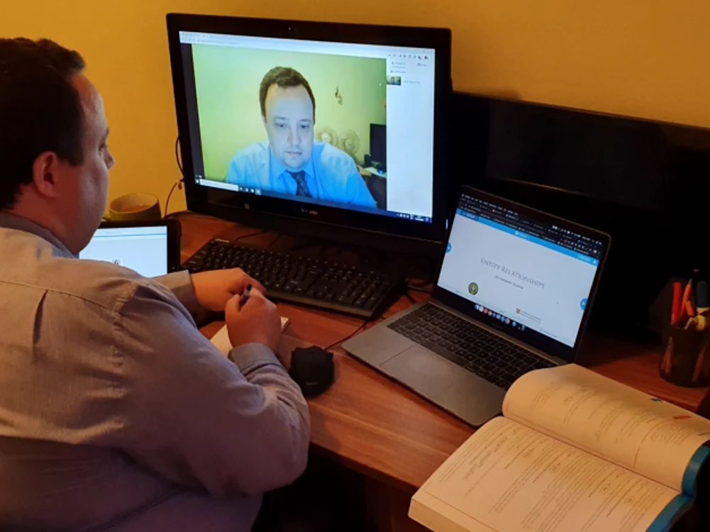 Directorul IT al şcolii a explicat ce măsuri s-au luati pentru a se trece la predarea online
