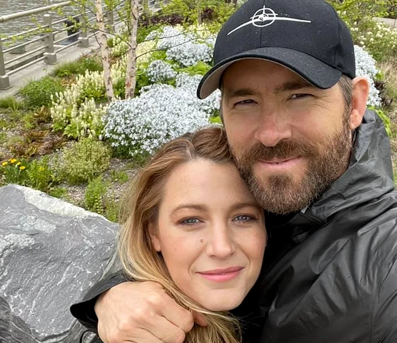 Ryan Reynolds și Blake Lively. FOTO Facebook Ryan Reynolds 