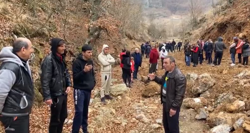 Proteste în localitatea lui Brâncuși față de deschiderea unei cariere de calcar. Primar: „Poate să facă ce dorește pe terenul său“ VIDEO