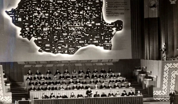 Nicolae Ceauşescu vorbește la primul Congres al Consiliilor populare judeţene şi al preşedinţilor consiliilor populare municipale, orăşeneşti şi comunale, în februarie 1976