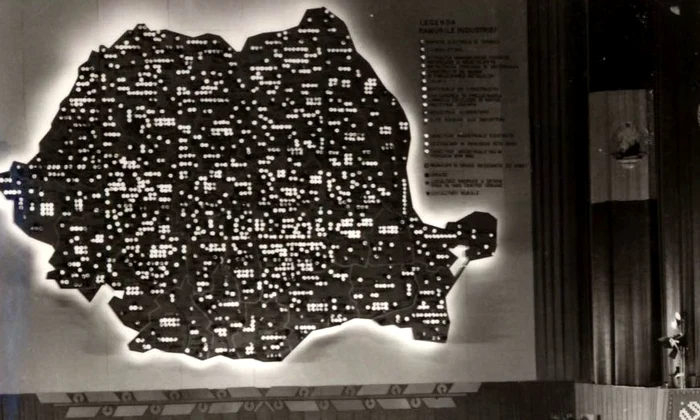 Nicolae Ceauşescu vorbește la primul Congres al Consiliilor populare judeţene şi al preşedinţilor consiliilor populare municipale, orăşeneşti şi comunale, în februarie 1976