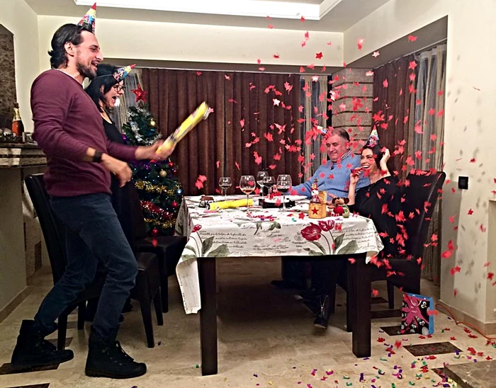 Cei patru invitaţi s-au distrat pe cinste la filmările pentru emisiune