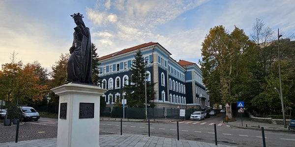 Centrul istoric al Devei  Statuia reginei Maria  Foto ADEVĂRUL (1) jpg