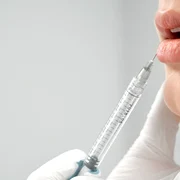 botox injectii acid hialuronic interventii estetice foto shutterstock