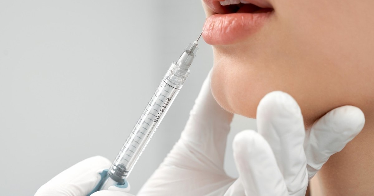 Femeie reținută la Timișoara pentru intervenții estetice ilegale, alături de iubitul ei.