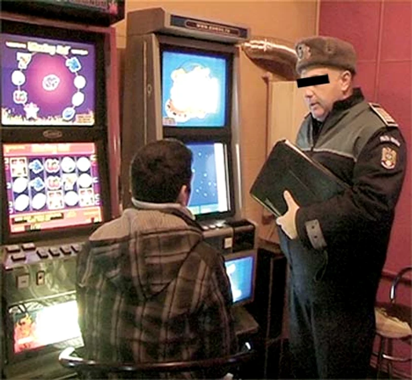 
    Copilul a fost luat  de poliţişti din sala  de jocuri şi dus acasă  
