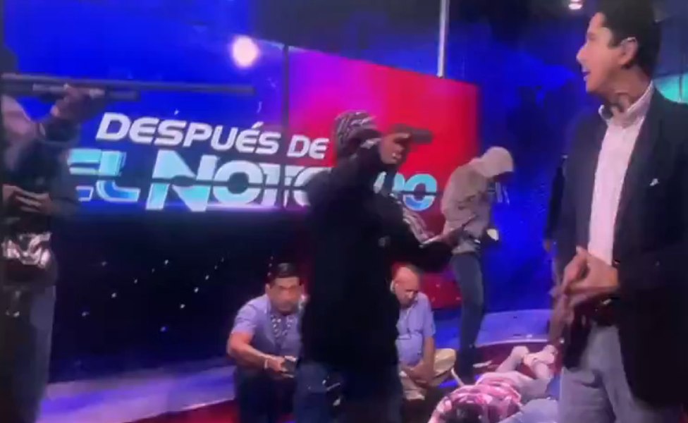 Un  post de televiziune din Ecuador, atacat în timpul unei emisiuni în direct de bande criminale VIDEO