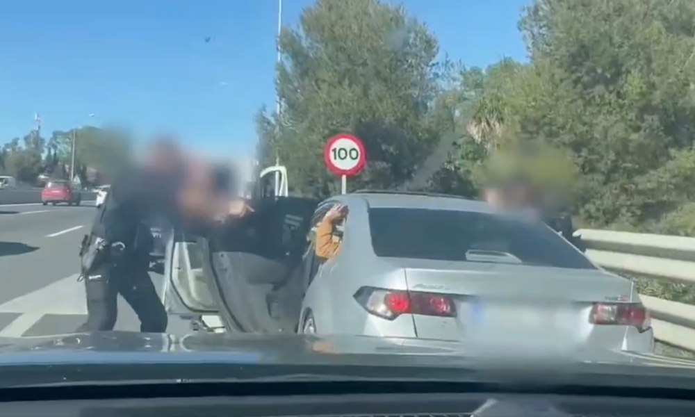 Un spaniol răpit a fost salvat grație unei fotografii cu logo-ul volanului mașinii