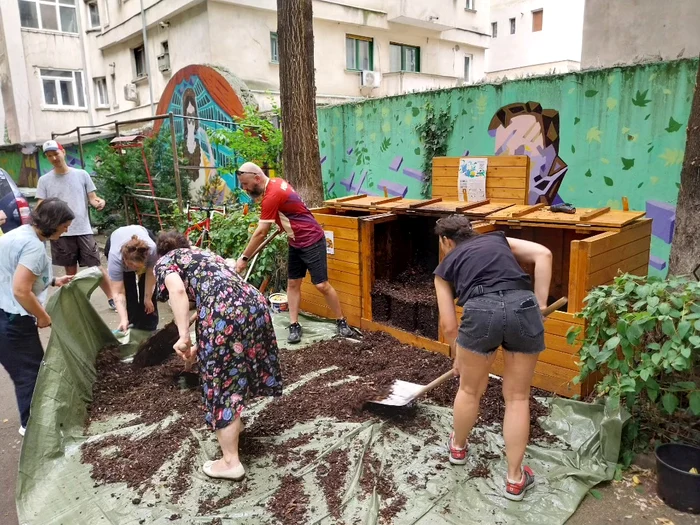 Grupul Cișmigiu întreține grădina și produce compost pentru comunitate. FOTO: Facebook
