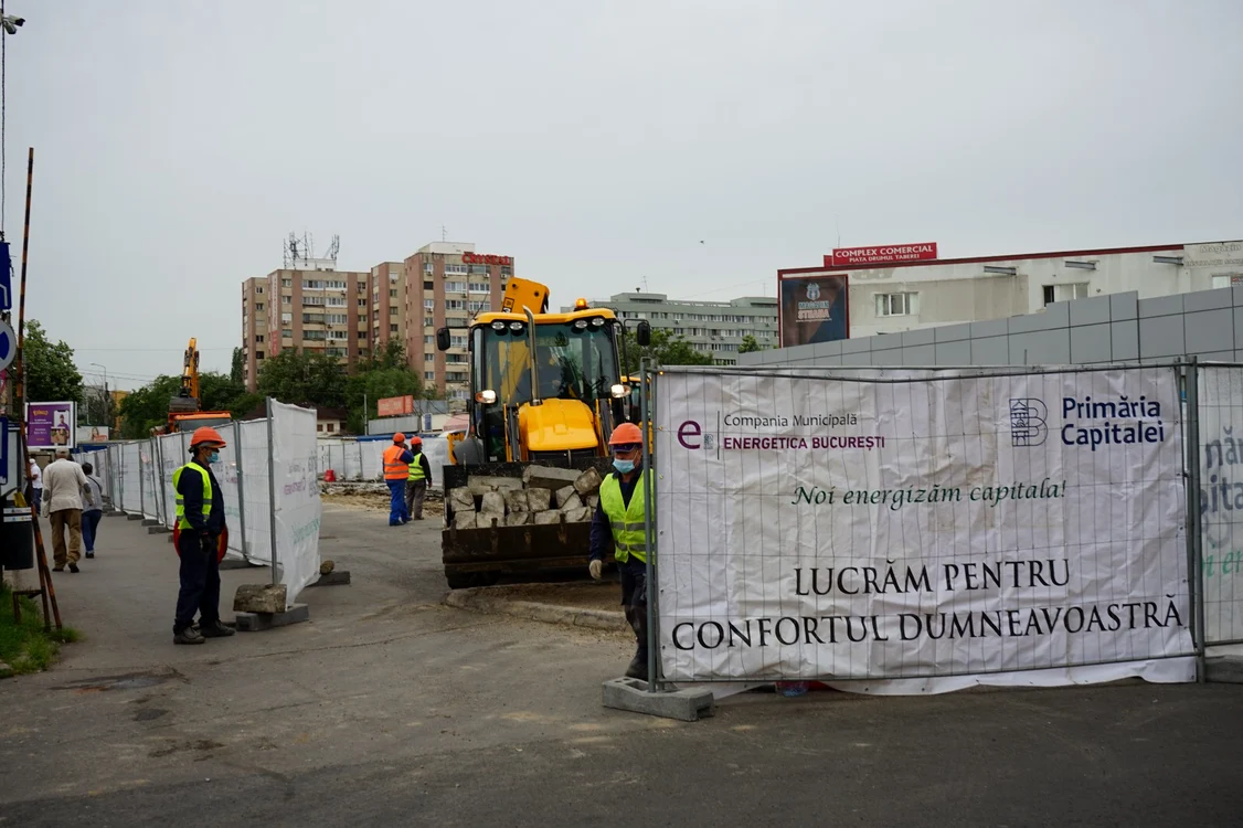 
    În cartierul Drumul Taberei, s-a deschis un nou șantier pentru schimbarea reței vechi de termoficareFotografii: Primăria Capitalei  