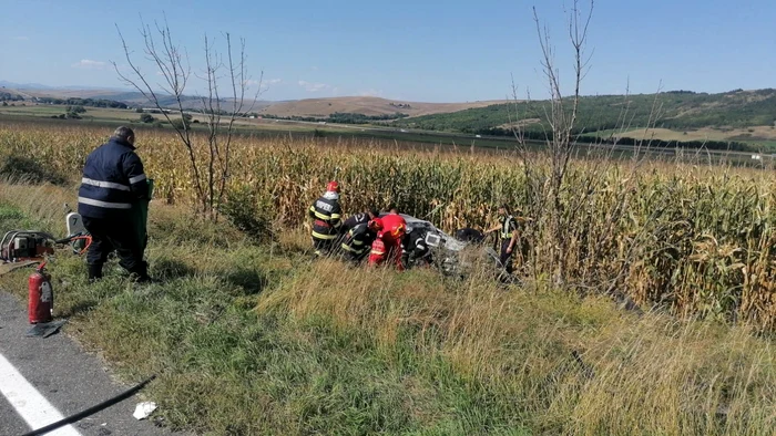 Trafic blocat total pe DN 1- Sibiu în urma coliziunii dintre un autocar cu 20 de persoane şi un autoturism în Miercurea Băi Foto Adevărul