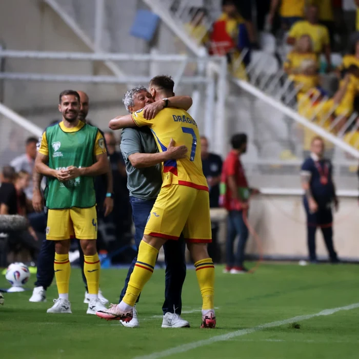 Lucescu, îmbățișat de Drăguș  FOTO Facebook Echipa națională de fotbal a României