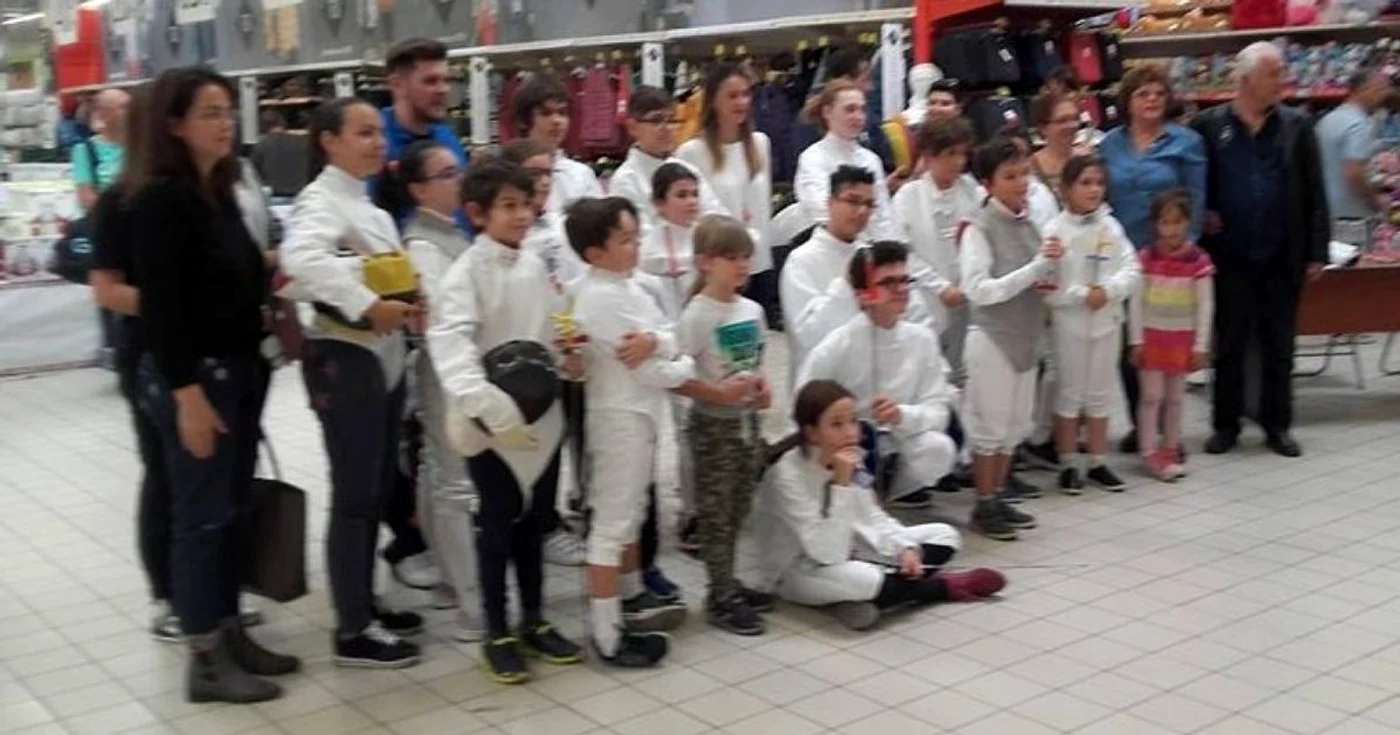 Campioana
internaţională Simona Gherman a venit la Piteşti să-i susţină pe Spadasinii
Argeşeni